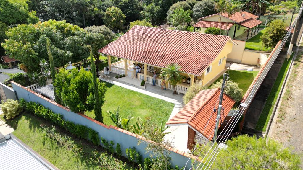 Chácara à venda com 3 quartos, 1200m² - Foto 1