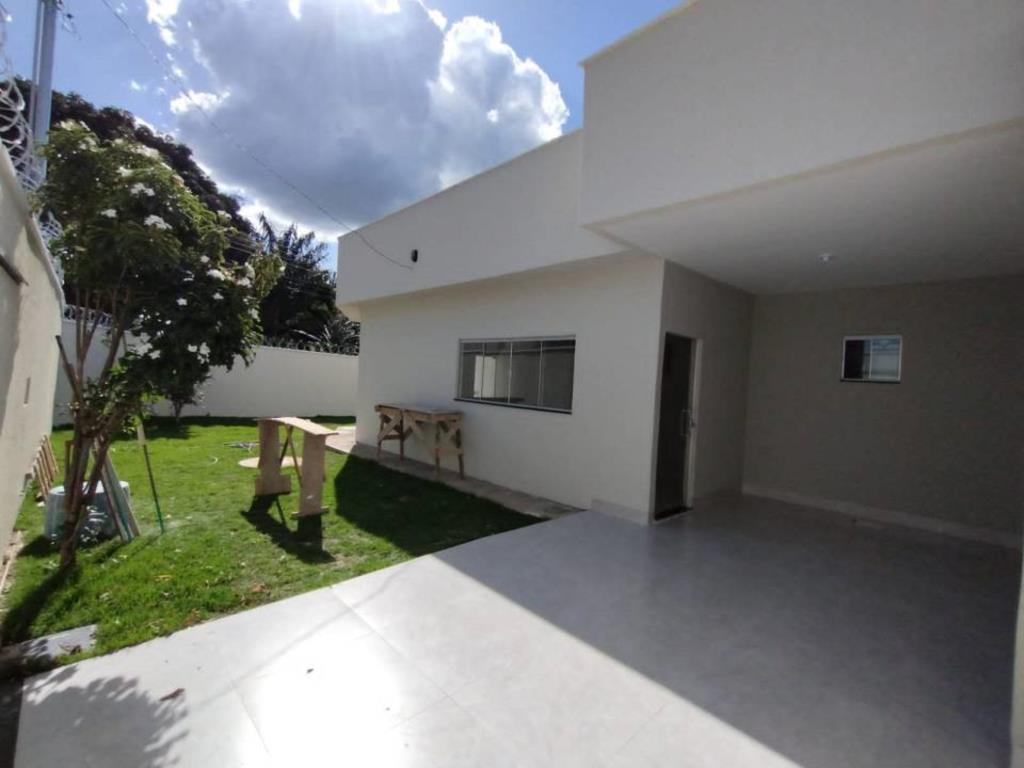 Casa de Condomínio à venda com 4 quartos, 214m² - Foto 2