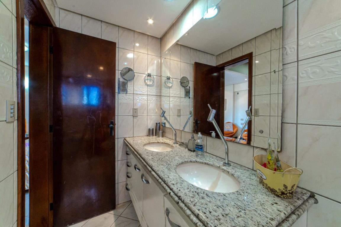 Apartamento à venda com 4 quartos, 226m² - Foto 11