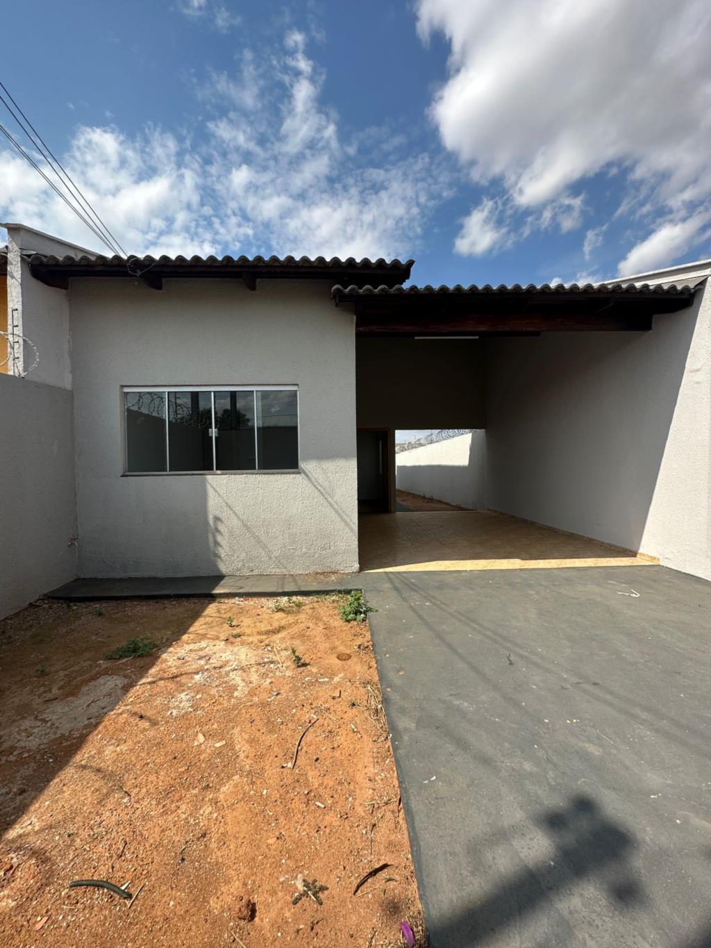 Casa à venda com 3 quartos, 243m² - Foto 1