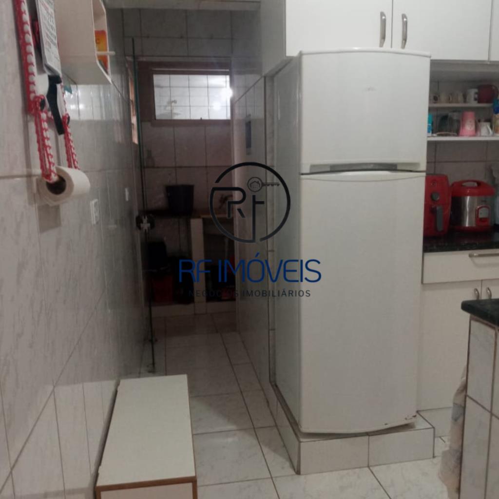 Casa à venda com 2 quartos, 100m² - Foto 4