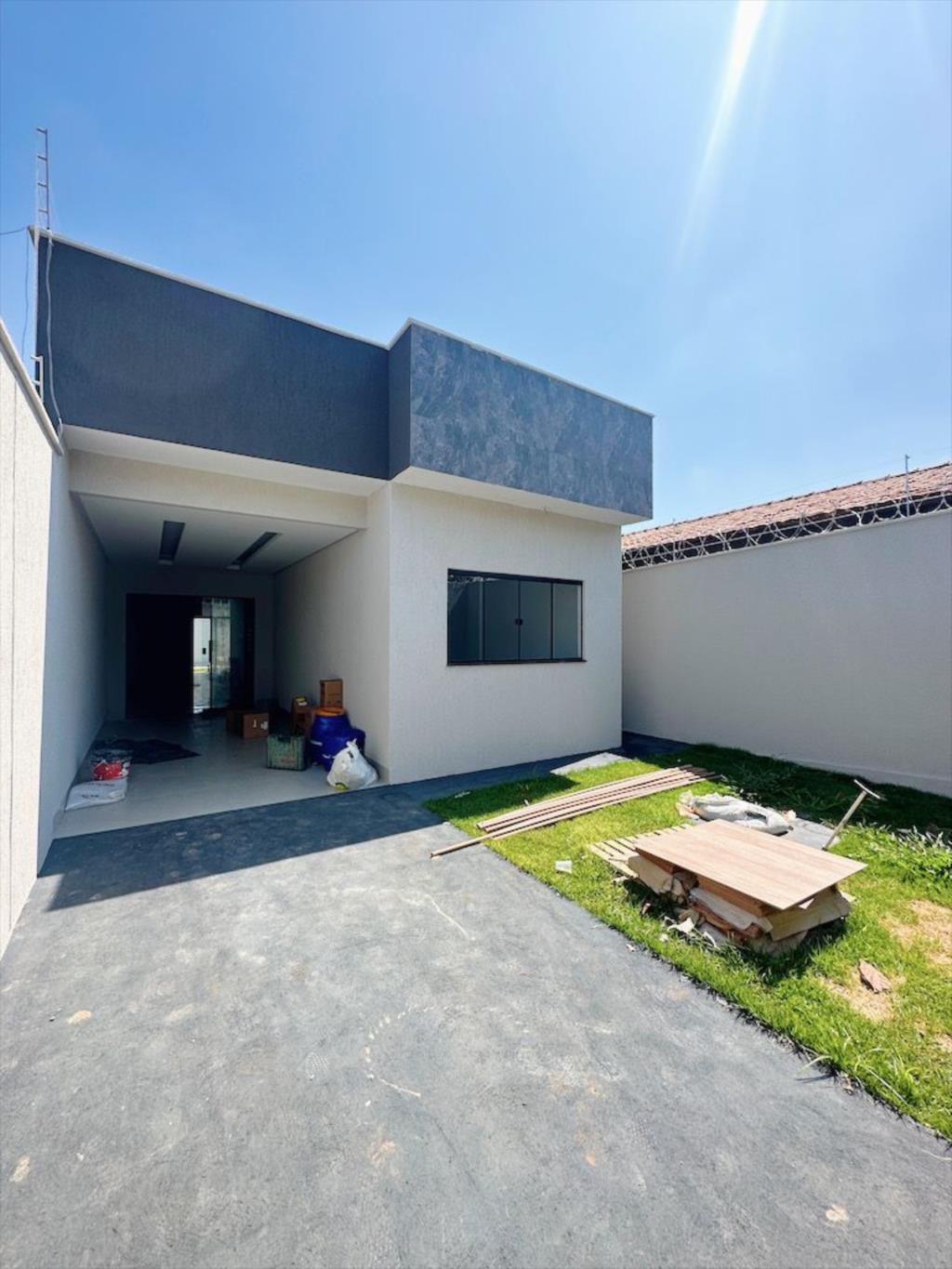 Casa à venda com 3 quartos, 208m² - Foto 1