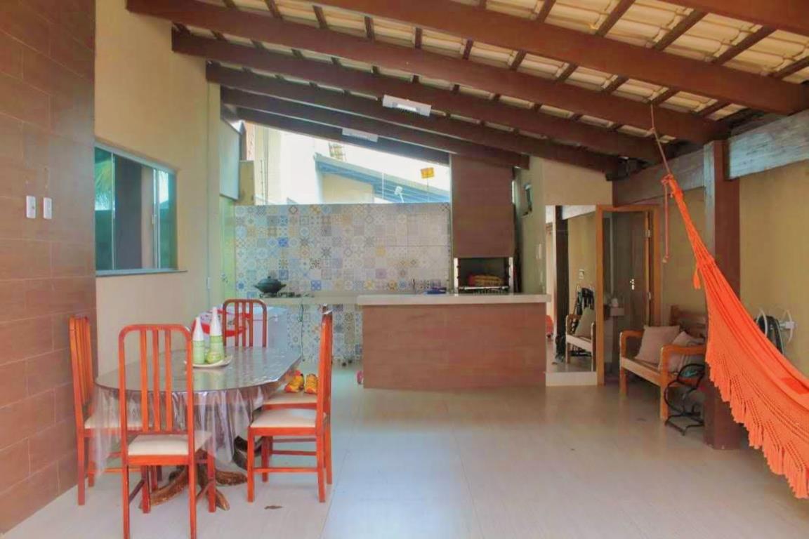 Casa à venda com 3 quartos, 241m² - Foto 2