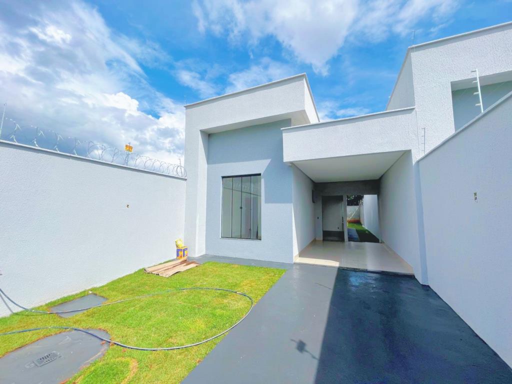 Casa à venda com 2 quartos, 200m² - Foto 1