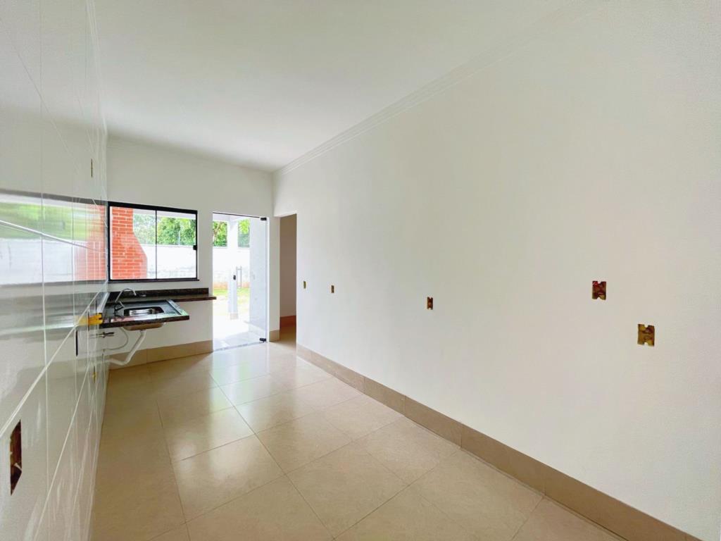 Casa à venda com 2 quartos, 200m² - Foto 4