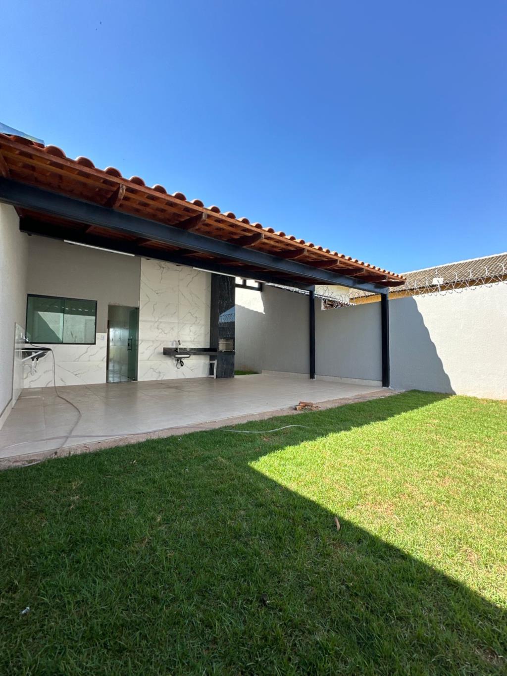 Casa à venda com 3 quartos, 225m² - Foto 2